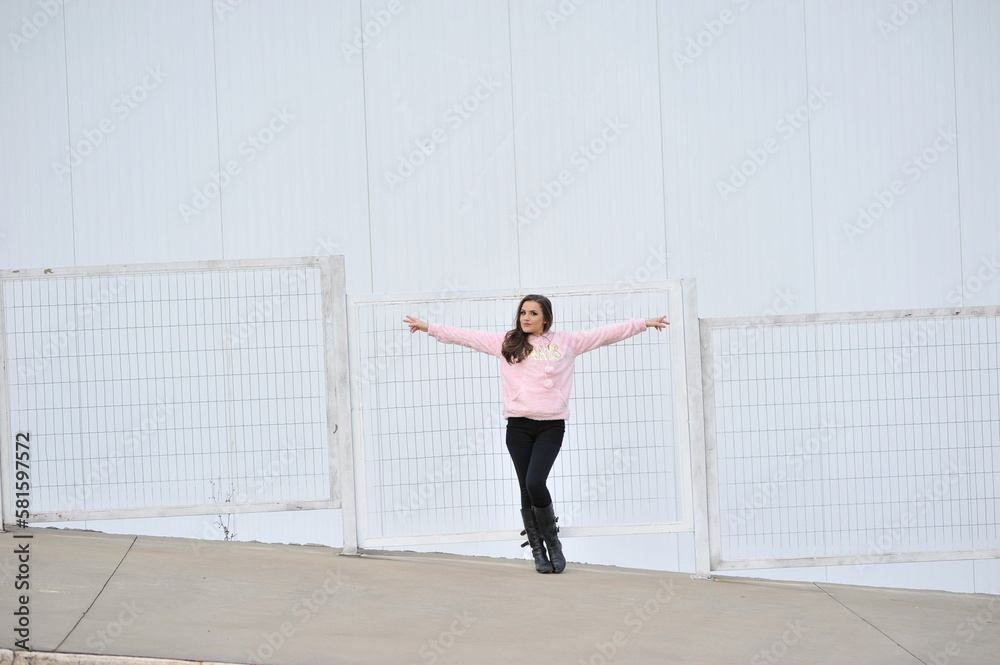 Obraz premium bela mulher em alongamento externo 