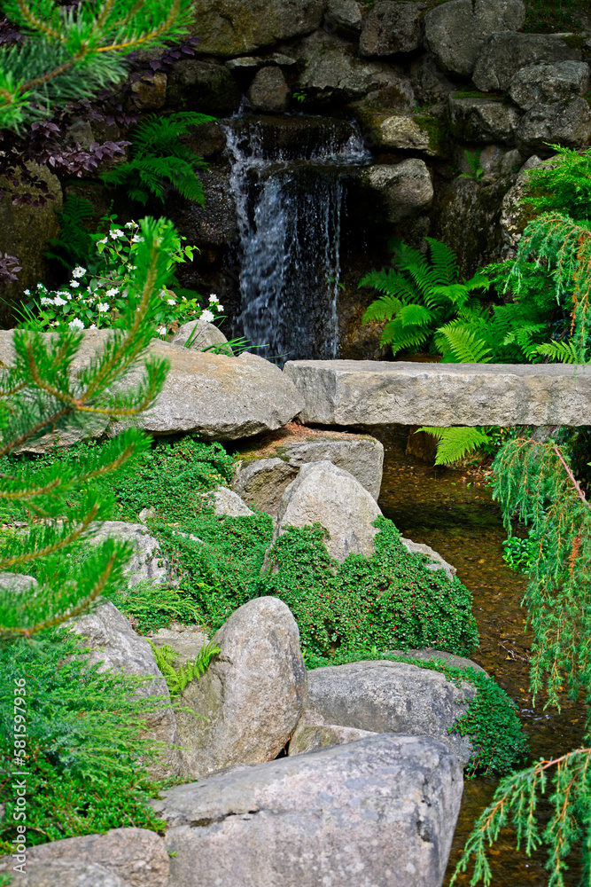 iglaste krzewy i trawy ozdobne w ogrodzie skalnym, kamienie i iglaki w ogrodzie, Rockery garden with stones and small coniferous shrubs, ogród japoński, designer garden iglaste krzewy i trawy ozdobne w ogrodzie skalnym, kamienie i iglaki w ogrodzie, Rockery garden with stones and small coniferous shrubs, ogród japoński, designer garden