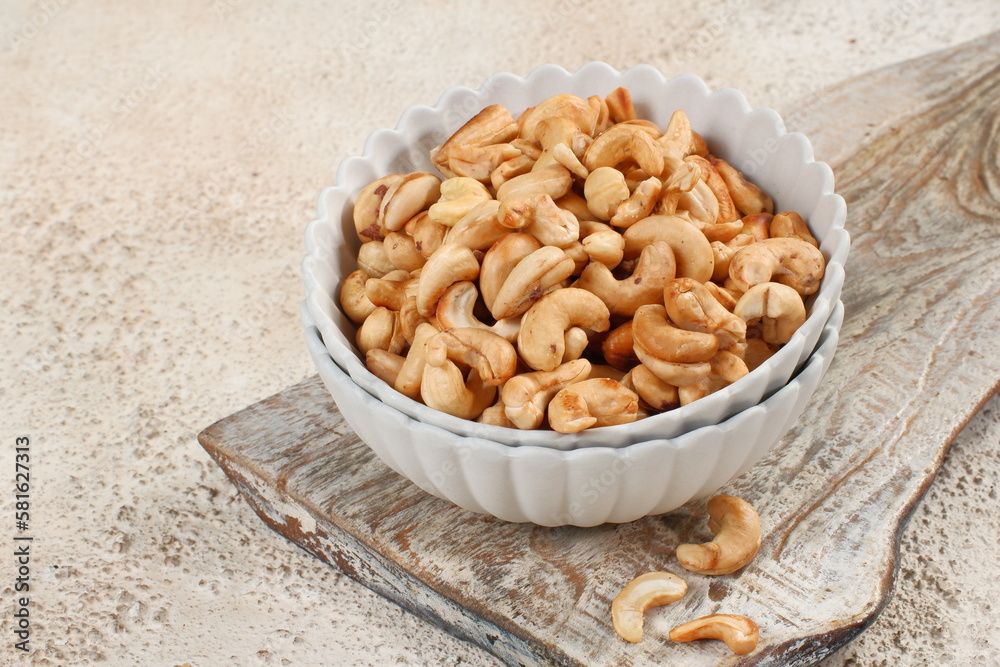 Tasty cashew nuts in bowl on white table
Tasty cashew nuts in bowl on white table