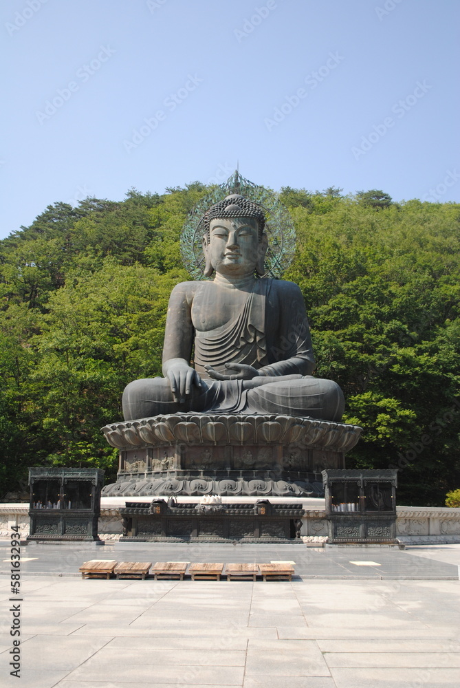 statue of buddha