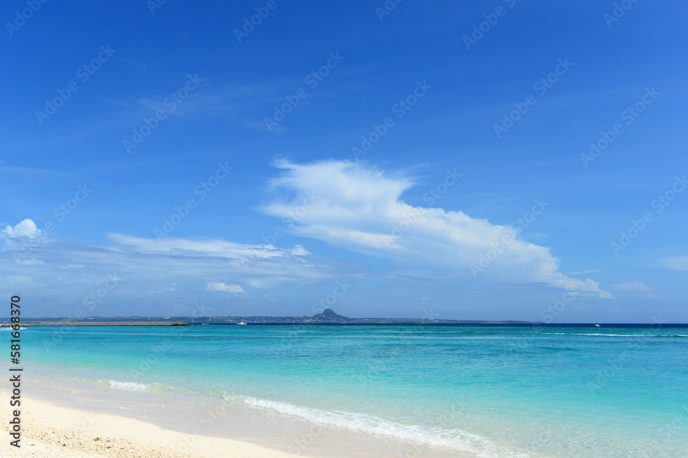 沖縄の美しい海の風景