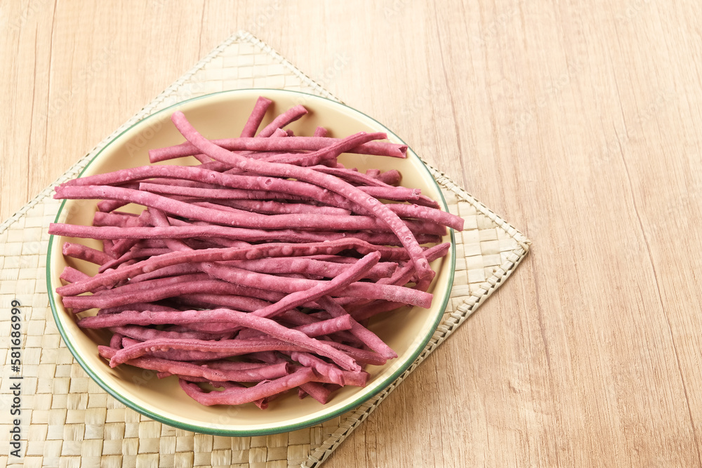 Purple sweet potato sticks made from sliced purple sweet potatoes and then fried using seasoned flour.
Purple sweet potato sticks made from sliced purple sweet potatoes and then fried using seasoned flour.