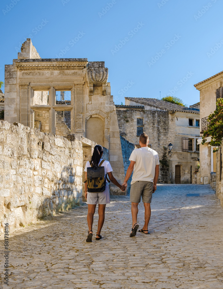 Φωτογραφία a couple on vacation in Provence France walking on the old streets of the French