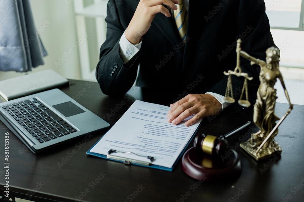 Φωτογραφία Court of Justice and Judicial: Male Public Defender Writes Arguments for Defense Strategy A successful lawyer fights for her client's freedom with evidence backing it up close