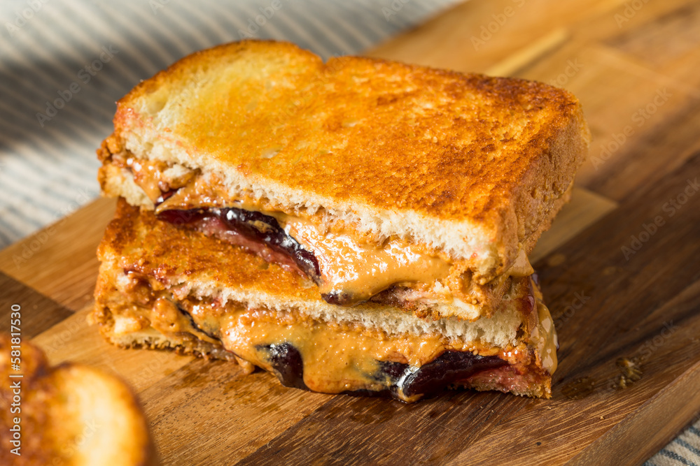 Fried Peanut Butter and Jelly Sandwich Fried Peanut Butter and Jelly Sandwich