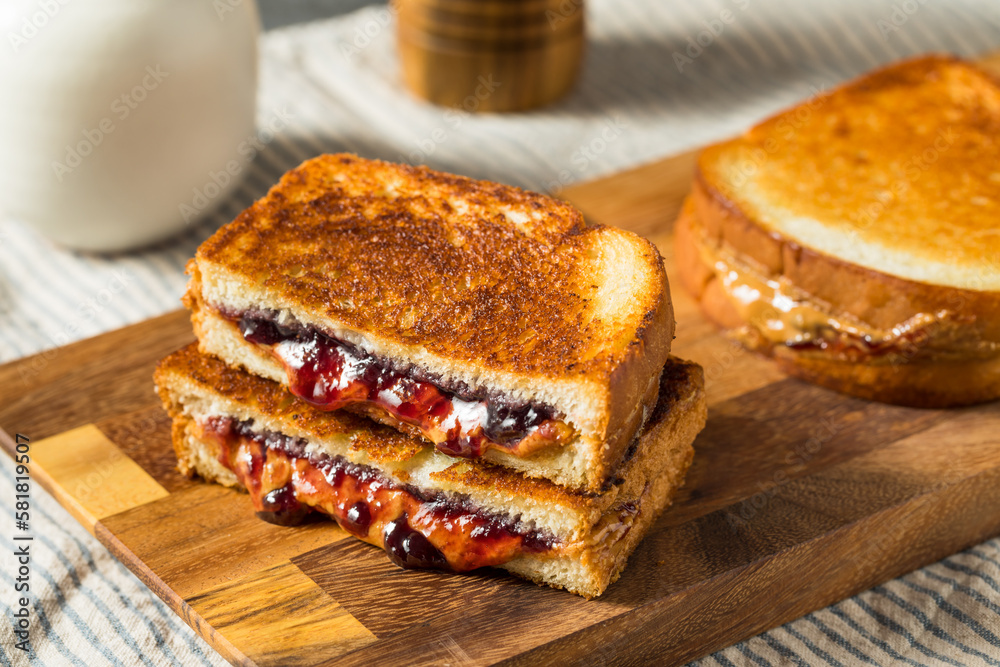 Fried Peanut Butter and Jelly Sandwich Fried Peanut Butter and Jelly Sandwich
