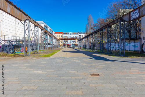 Berlin Schöneweide Industriedenkmal historische Kranbahn Platz am Kaisersteg Industriegelände Künstlerstandort historisches Industriegebiet an der Spree Wilhelminenhofstraße Areal Wohnheim Studenten photo