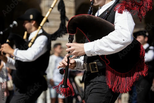 Tableau sur toile Scottish piper playing on the street at a music festival