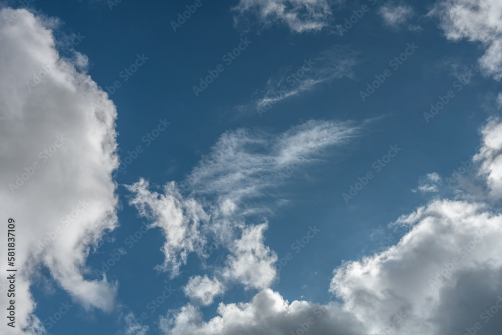 Beste Wolken am Himmel, zart weich