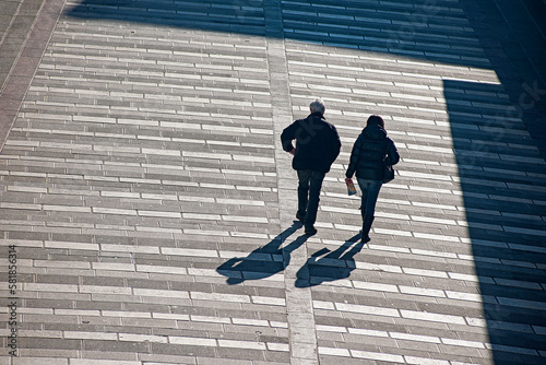 Zwei Personen mit Schattenwurf, Assisi, Italien photo