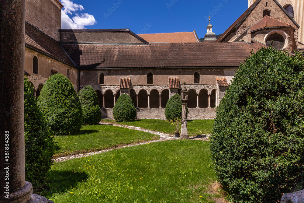 Naklejka premium Discovering Brixen city