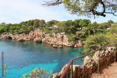 Foto Vue sur la Baie des Milliardaires (Anse de l’Argent Faux) au Cap d’Antibes, sur