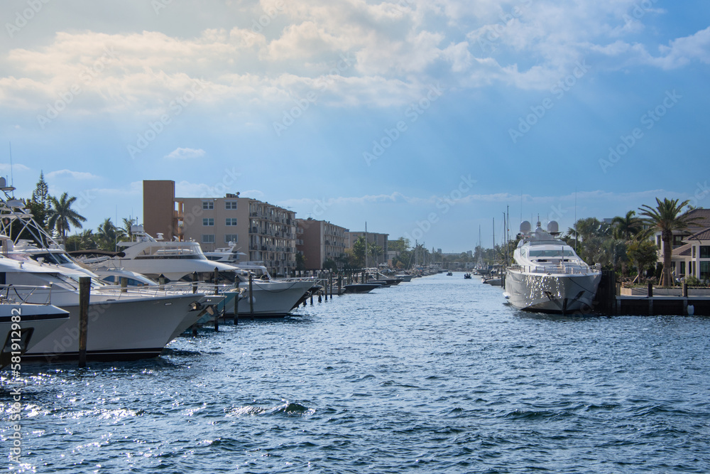 Obraz premium Nice boat on the grand canal in Fort Lauderdale Florida USA