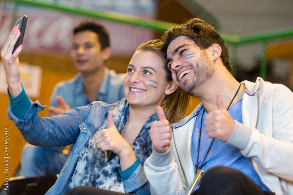 Fototapeta premium portrait of supporters doing a selfie