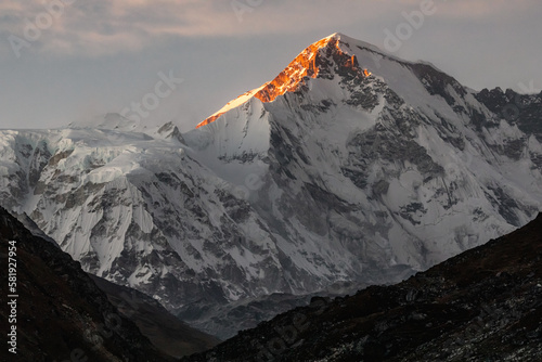 фотографія Stunning sunset on Cho Oyu (8188m) in late afternoon