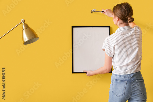 Young woman with blank fram...