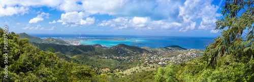 Foto Caribbean cruise vacation, panoramic skyline of Saint Martin island from Pic Paradis lookout