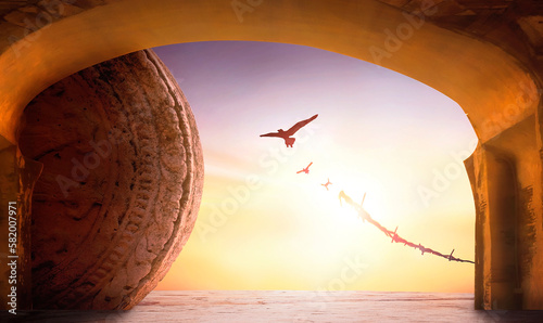 Foto Easter and Good Friday concept, 
 Silhouette of flying birds and broken chain in