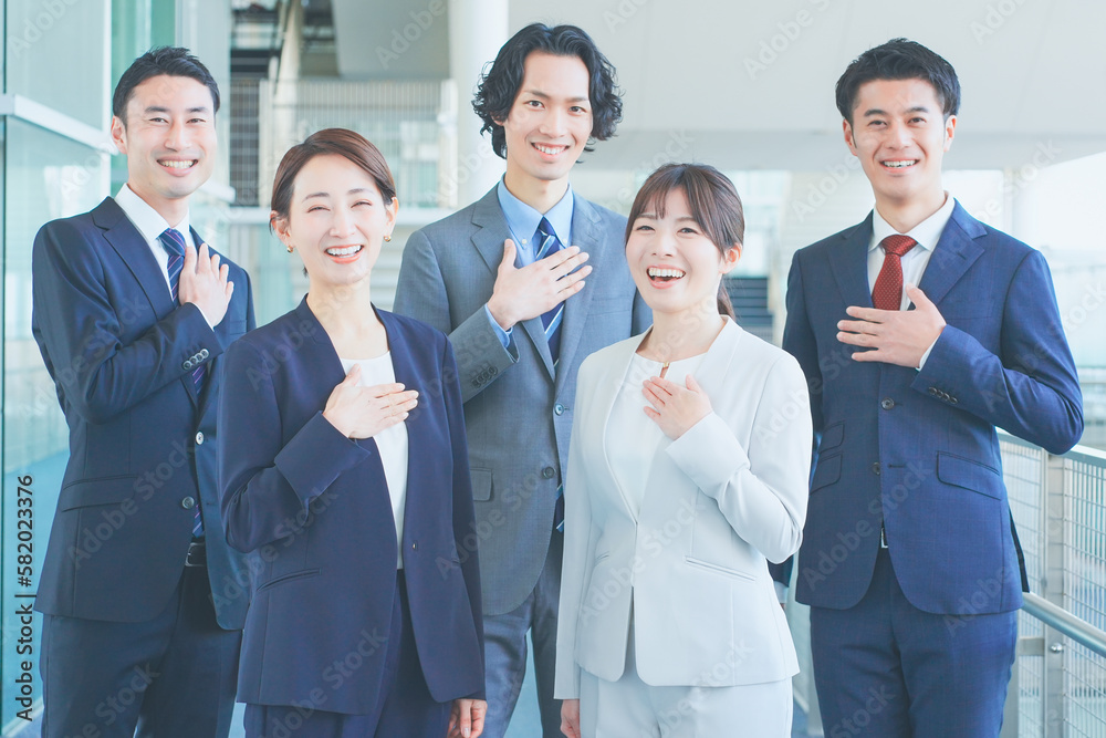 整列するビジネスマン 日本人 チーム 整列するビジネスマン 日本人 チーム