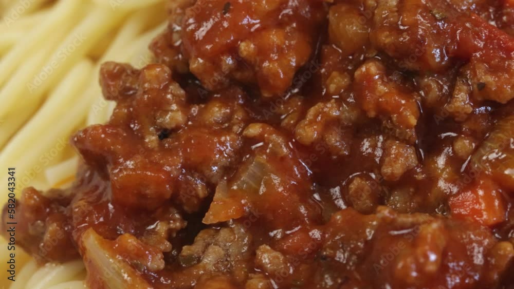 plat de spaghettis à la bolognaise, en gros plan plat de spaghettis à la bolognaise, en gros plan