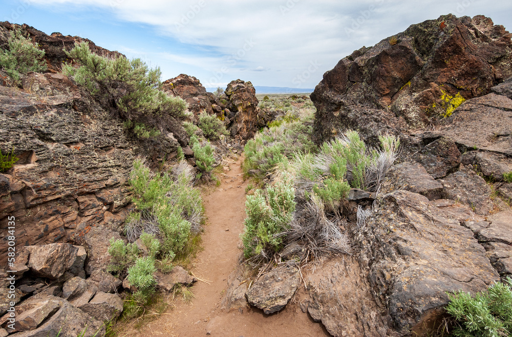 Obraz premium Rugged Rocky Trail at Lava Beds National Monument
