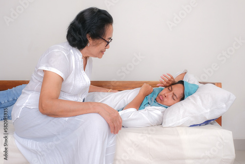 A middle-aged woman wakes up her daughter to break her fast.