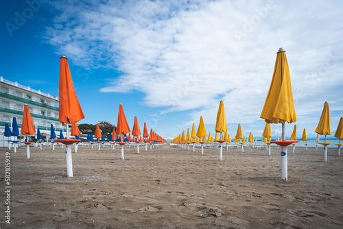 ombrelloni in spiaggia photo