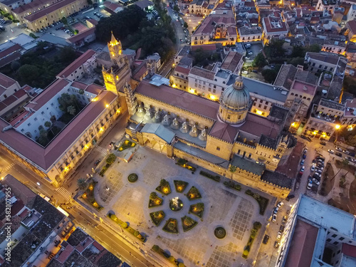 la cattedrale di palermo vista dal drone