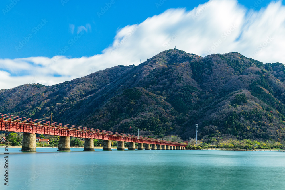 Fototapeta premium 日本 京都府宮津市にある京都丹後鉄道の由良川橋梁
