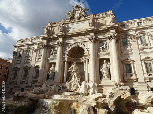 trevi fountain rome photo