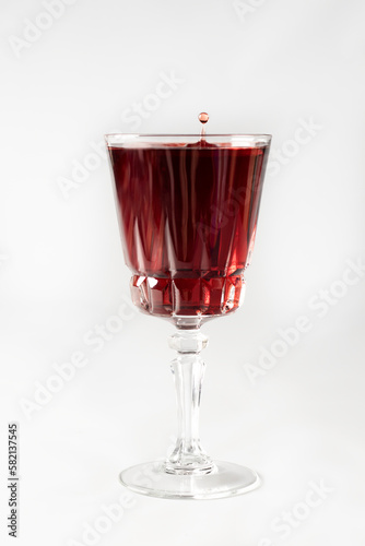 Gota  de vino captada en el momento preciso