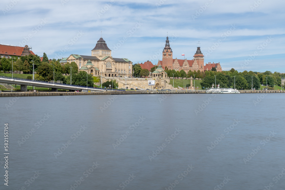 Obraz premium A view of the Chrobry Embankment in the city of Szczecin