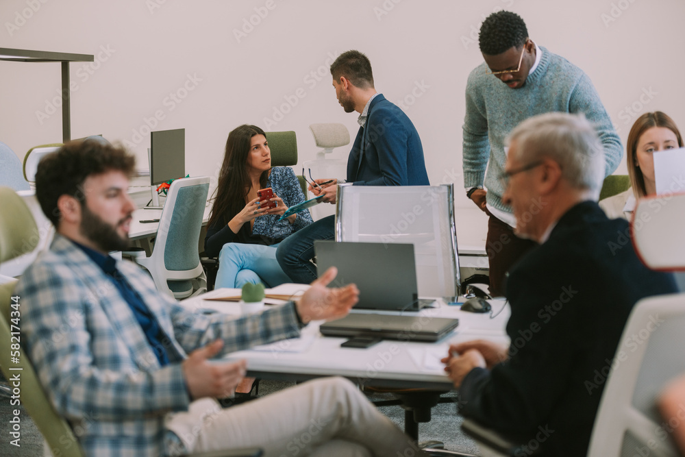 Obraz premium Group of business people working together at the office