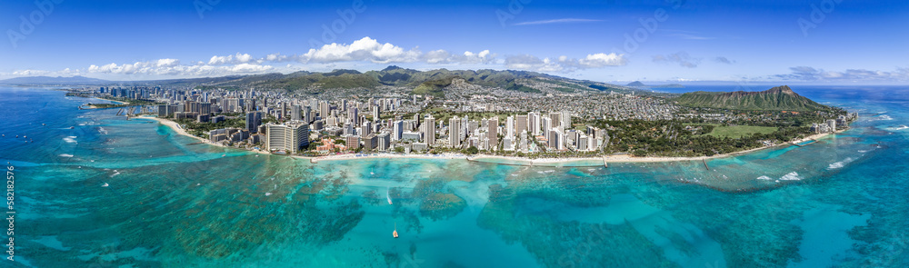 Honolulu city with blue sky and clouds - obrazy, fototapety, plakaty 