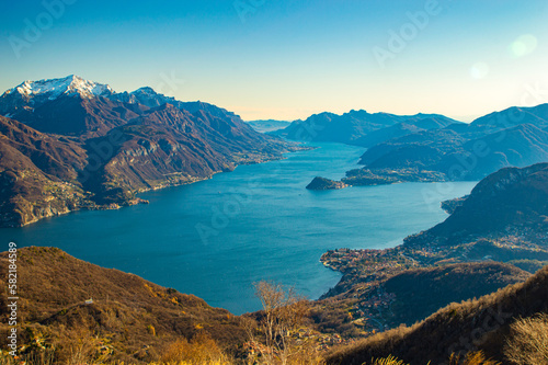 Panorama on the upper lake of Como, with the villages of Gera Lario, Domaso, and the mountains that overlook them.
