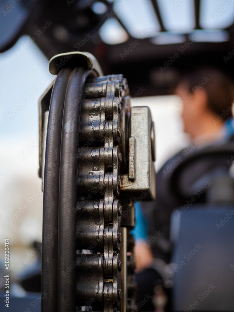 Naklejka premium lift chain on a fork lift truck and women worker