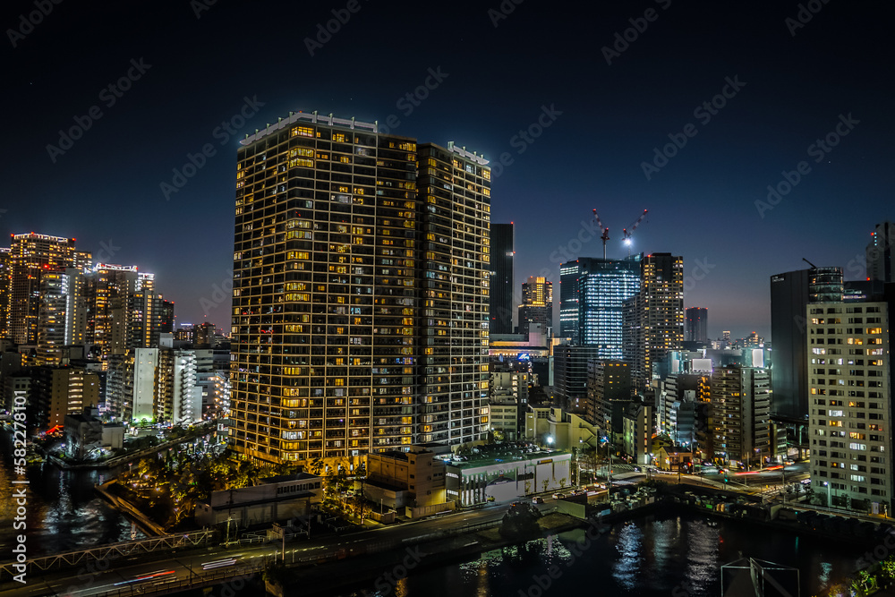 田町（港区）のビル群と夜景