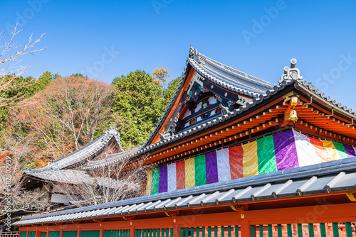 日本 京都府京都市にある毘沙門堂の本堂と紅葉