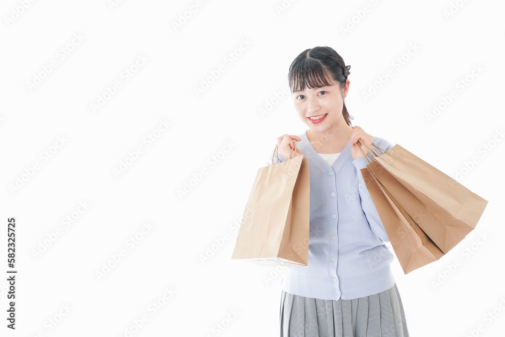 ショッピングを楽しむ若い女性 ショッピングを楽しむ若い女性