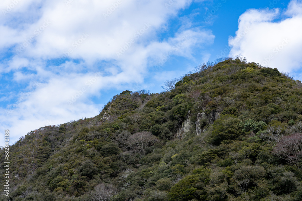 武田尾の山と青空の風景