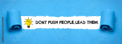 Naklejka Dont push people,lead them.