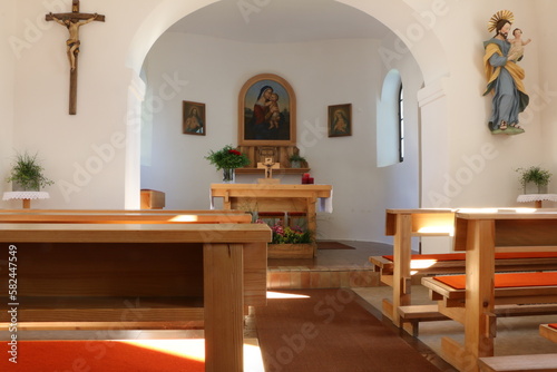 Altar in einer Dorfkirche in Österreich, christliche Kirche