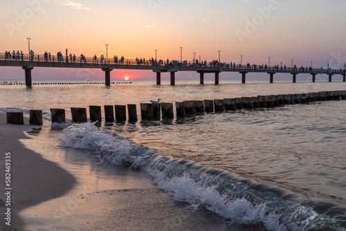 Sonnenuntergang an der Seebr  cke.