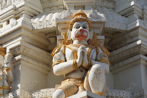 Foto shri hanuman ji beautiful statue at the top of temple image