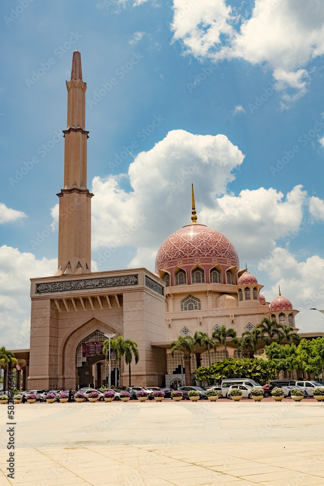 Fototapeta premium Putra Mosque exterior view in Putrajaya Malaysia