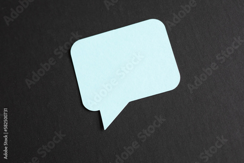 Empty speech bubble hands f...