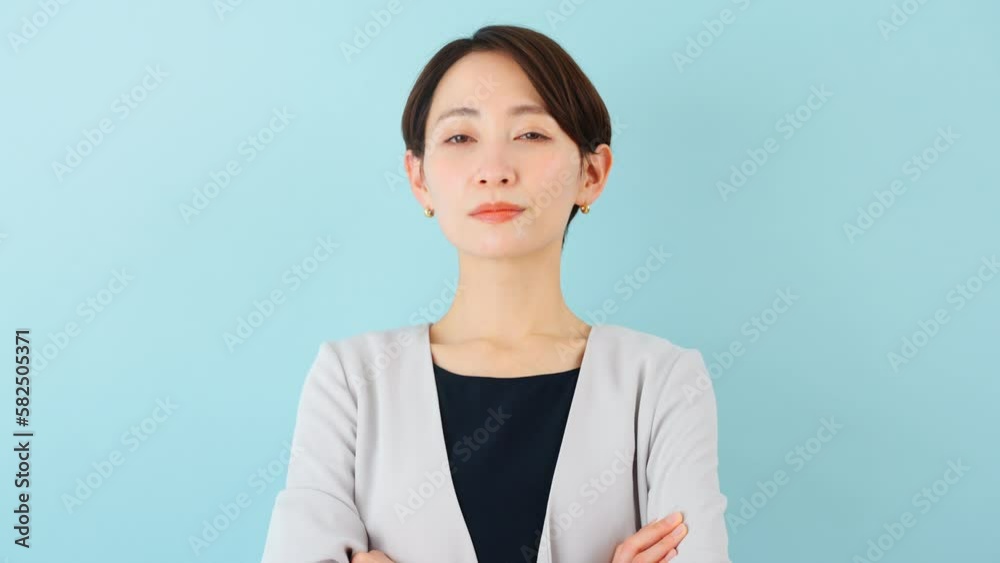 ビジネススーツを着た若い女性 ビジネスイメージ ビジネススーツを着た若い女性 ビジネスイメージ