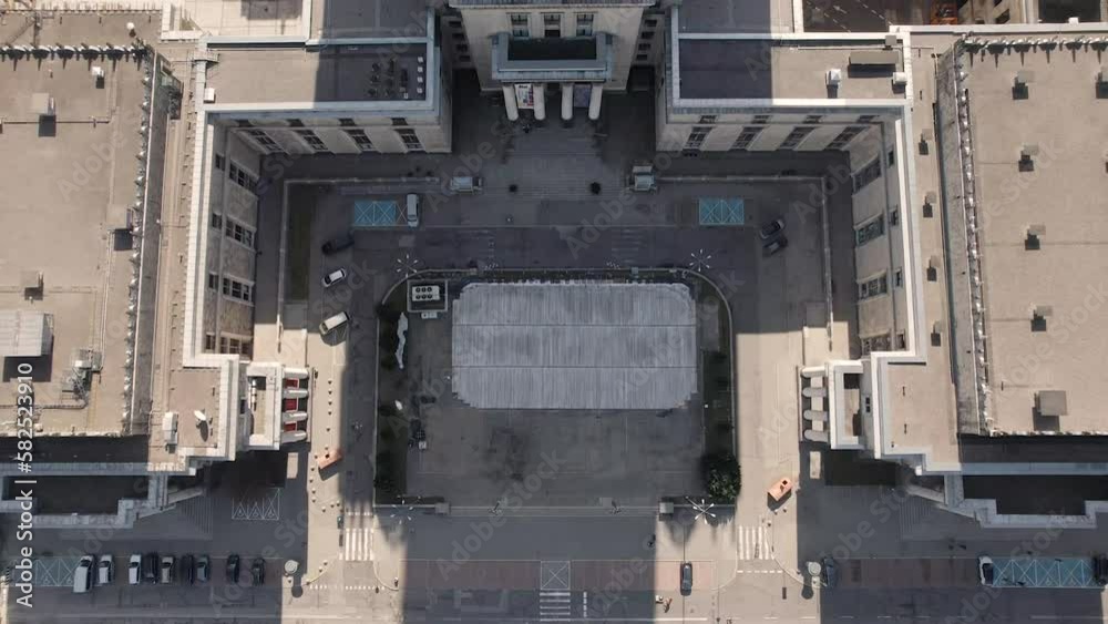 Warszawa, panorama miasta. Widok z drona. Niebieskie niebo i chmury. Warszawa, panorama miasta. Widok z drona. Niebieskie niebo i chmury.