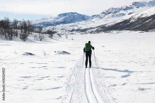 Mit Cross Contry Ski auf Tour - Jotunheim, Norwegen photo