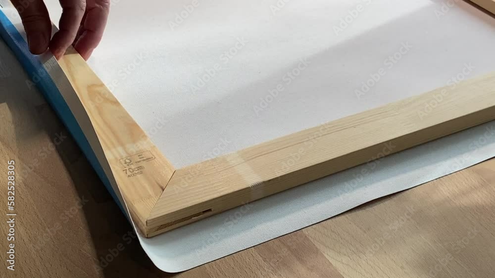 Rahmenbauer zieht Leinwand (Canvas) auf Keilrahmen / Bilderrahmen mit Heftpistole auf, Kunstdruck # 2